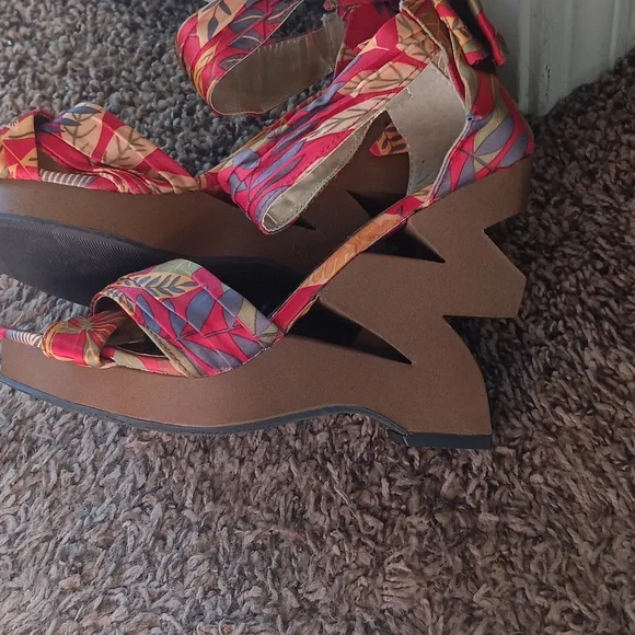 Size 6 Colorful Women's Sandals Brand Bamboo - Picture 6 of 7